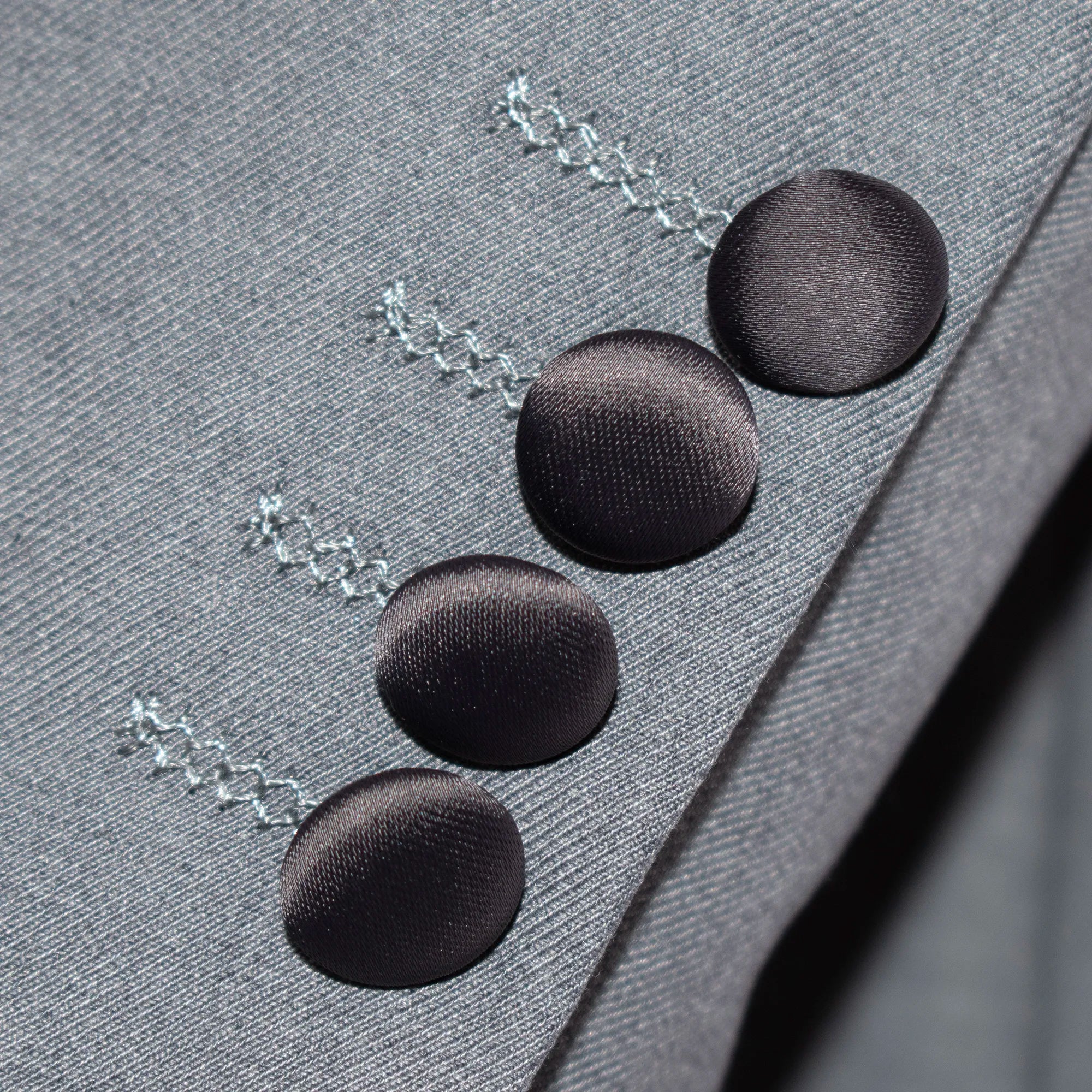 Light Gray 2-Piece Slim-Fit Luxury Tuxedo With Peak Lapels