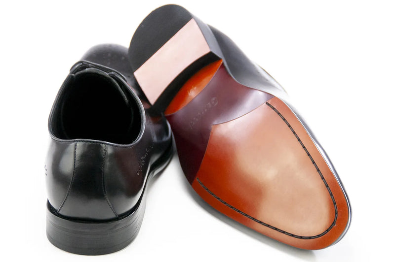 Men's Black Vintage Oxford-Lace Dress Shoe With Medallion Toe